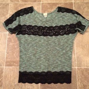 Daytrip sweater with black lace
